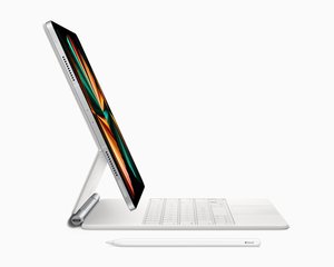 apple ipad pro 2021 magic keyboard side white